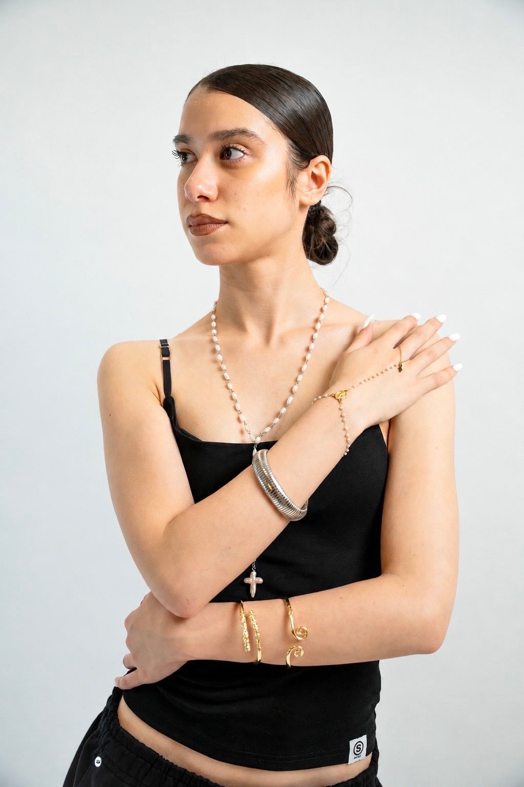 Pearl hand chain bracelet