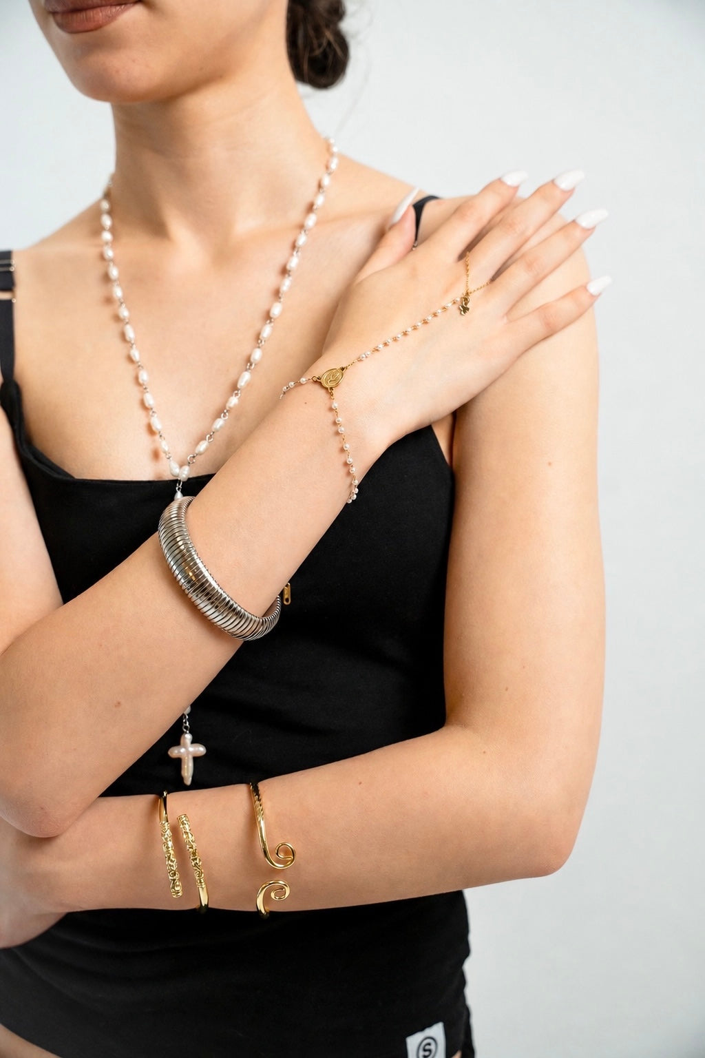 Pearl hand chain bracelet